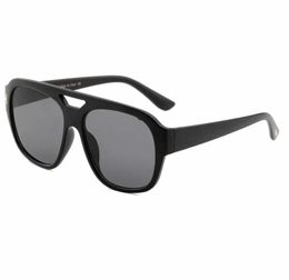 2264 men classic design sunglasses Fashion Oval frame Coating UV400 Lens Carbon Fibre Legs Summer Style Eyewear with box