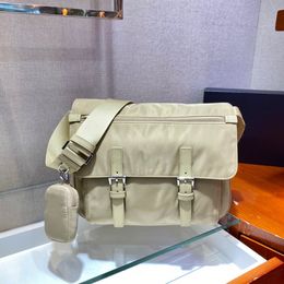 2021 Mens Shoulder Bags canvas leather Designers Messenger Bag Famous Trip Postman Classic Handbag Briefcase Crossbody Good quality Wallet P0616