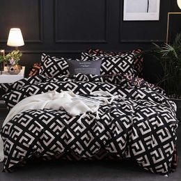 Luxury Black Bedding Set Queen King SIngle Full Size Polyester Bed Linen Duvet Cover Set Modern Bird Plaid Anime With Pillowcase 210706