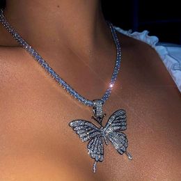 Shiny Butterfly Pendant Necklaces Trendy Crystal Clavicle Chain Hollow Out Silver Pendents Chic Women Diamond Necklace2628059