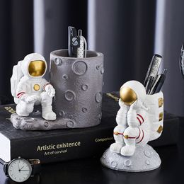 cute Korean resin sculptures cosmonaut home office desktop pen holder accessories among as astronaut statue Crafts home decor 210318