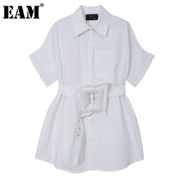 [EAM] Women White Sashes Pocket Big Size Blouse Lapel Short Sleeve Loose Fit Shirt Fashion Spring Summer 1DD6108 21512