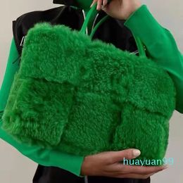 designer- Plush Bag Tote With Detachable Interior Zipped Pocket Winter Woven Fur Big Capacity Shopping Handbag Designer Bags