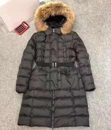 Piumino lungo da donna Cappuccio in pelliccia staccabile Designer Lady Parka in nylon trapuntato Fashion Girl Cintura con fibbia elastica Tasche laterali Cerniera Capispalla invernale caldo