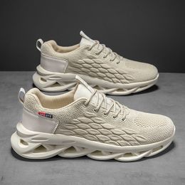 Sandalias planas de cuero con tira ancha en negro y suela gruesa de ALDO -  ALDO | Mystilo