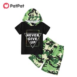 Arrival Summer Kids Boy Letter Print Tee and Camouflage Shorts Set 210528