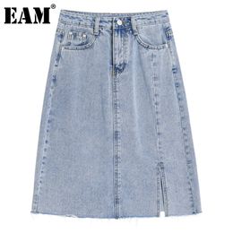 [EAM] Blue Casual Asymmetrical Spliced Slit High Waist Denim Half-body Skirt Women Fashion Spring Summer 1DD8376 210512