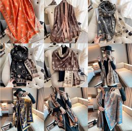 Vintage Designer Letter Flower Printing Long Tassels Cashmere Scarves Fashion Womens Wool Spinning Neckerchief Scarfs Women Winter Outdoor Keep Warm Shawl Scarf