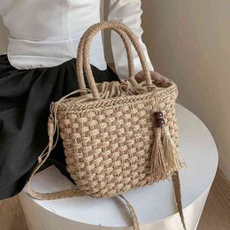 Shopping Bags 2022 New Tassel Straw Women Large Capacity Summer Beach Casual Woven Rattan Crossbody Vacation Handbag 220303