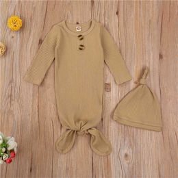One persent Fashion Solid Colour Baby Quilt and Hat Long Sleeve born Wrap Comfort Sleeping Bag Cap Set Kids Bedding 211025