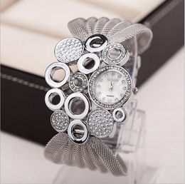 Accessori di abbigliamento moda personalizzati Orologi in argento Bracciale a maglie larghe Orologio da donna Orologi da polso da donna