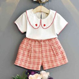 Fashion Short-sleeve Love Embroidered Lapel Baby Shirt + Plaid Shorts Two-piece Summer Girls Clothes Set 210515