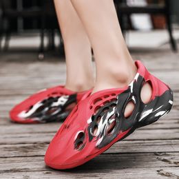 New Camouflage Hole Sandals Couple Beach Shoes Outing Causal Travel Shoes for Man Women