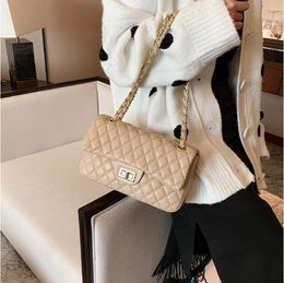 Factory sales ladies shoulder bags simple atmosphere solid color leather handbag clamshell sewing fashion backpack classic embroidered chain bag 6818