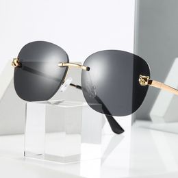 2021 Fashion Rimless Sunglasses Female Colour European and American Trend Street Shooting Sun Glasses with Box
