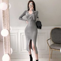 Spring Women Sexy Slim Gray Kintted Dresses Cross Dep V-neck Long Sleeve Vent Hem Stretch Knit Sweater Dress Famale 210529