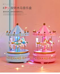 Creative Luminous Led Flashing Carousel Plastic Crafts Wind Up Music Box Christmas New Year Decoration Graduation Birthday Gift Wind-up Toys