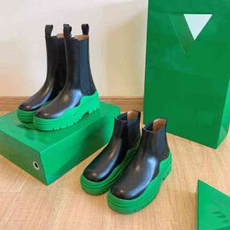 Luxury Avocado Green medium tube Chelsea short boots thick soled high leather chimney Martin boots women Y1209