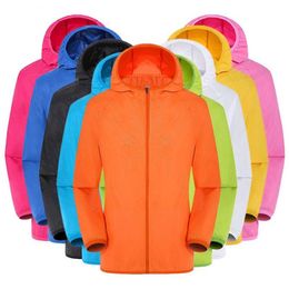 Men&Women Casual Windproof Ultra-Light Rainproof Windbreaker Fashion Outdoor Sports Rain Coat Protective 211217