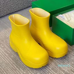 Moda Son Ayak Bileği Çizmeler Kadın Tasarımcı Ayakkabı Açık Patik Fuşya Limon Sarı Bayan Ayakkabı Kalın Dipli Su Lady Kanıtı