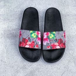 Top Women Sandals Fashion Shoes Classic Slide Summer men Wide Flat Slippery Sandal Slipper Flip Flop Size 36-45 Flower