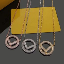 Europe America Designer Fashion Style Lady Women Gold/Silver/Rose Colour Hardware Engraved F Letter Hollow Out Full Diamond Round Pendant Chain Necklace