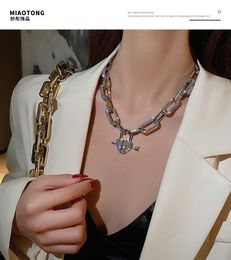 Pendant Necklaces Metal Love Punk Necklace Female Collar Bone Chain Light Luxury Small Group Design Sense Fashion Decoration With Jewellery