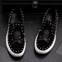 Moda uomo Scarpe da lavoro Casual Primavera Autunno Stile punk Rivetto con strass Tendenza Scarpe da ginnastica hip-hop in pelle maschile rosso nero Calzature