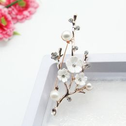 Pins, Brooches Handmade Natural Plum Blossom Pins For Women Vintage Freshwater Pearl Brooch Bouquet Wedding Flower Accessories Alloy