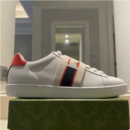 Mens Italy Bee Casual Shoes Women White Flat Leather Shoe Green Red Stripe Embroidered Tiger Snake Couples Trainers Des Chaussures mlk00029