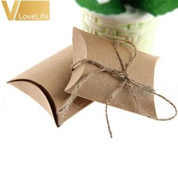 100Pcs Paper Candy Box Wedding Gift Pillow Boxes for Guests Kraft Paper Party Favours Decor 210326