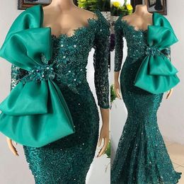 Grüne Meerjungfrau-Abendkleider, Spitze, Perlen, Kristalle, tiefer V-Ausschnitt, lange Ärmel, bodenlang, Schleife, nach Maß, Abschlussball-Party-Kleid, formales Ocn-Wear