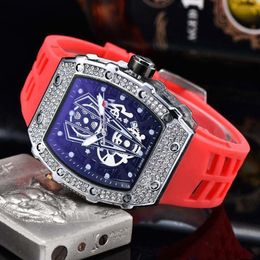 Fashion Simple Design Diamond Watches Mens Casual Rubber Strap Quartz Movement Calendar Wristwatches Big Dial Cool Sport Business Watch