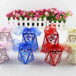 New Diamond Shape Laser Cut Hollow Carriage Favours Gifts Candy Boxes With Ribbon Baby Shower Gift Box Wedding Party Supplies Y220106