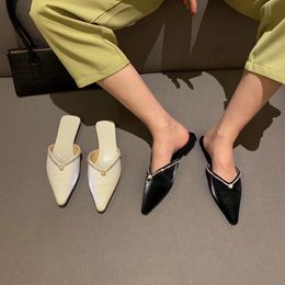 Pointed Toe Women Slippers Elegant Pearl Flats Heeled Slip On Pointed Toe Slides Summer Black/White Comfortable Mules 210513