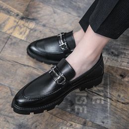 İtalyan Tasarımcı Moda Erkek Düz Ayakkabı Metal Dekorasyon Loafer'lar Slip-on Saç Modelist Rahat Erkek Siyah Ayakkabı Büyük Boy: US6.5-US10