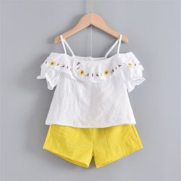 Bear Leader Kids Girl Clothes Fashion Sling Flower Bow Baby Girls Shirt + Stripe Shorts 2pcs Suit Children Clothing Sets 210326