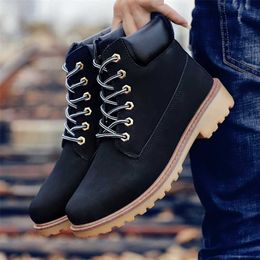 Coturno preto altamente alto botas de couro inverno homens homens impermeáveis ​​com manter morna madeiras botas botas land shoes 211023
