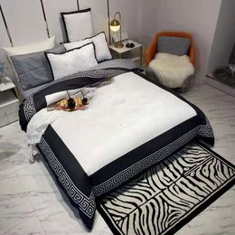 Cotton Bedding Sets 4pcs European Style Designer Letter Strip Printing BedClothes Pillow Case Sheet Adult Soft Queen Size Comforte278t