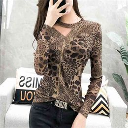 Leopard T-shirt Women Diamonds Hollow Out Slim Long Sleeve Mesh Tops Tee ropa mujer T9D403Y 210421