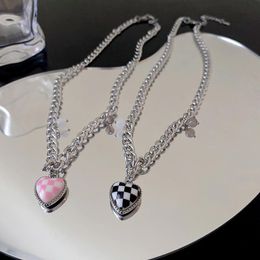 Pendant Necklaces Sweet Korean Crystal Plaid Love Necklace Chessboard Heart Clavicle Chain Pink Black Simple Fashion Jewelry For Women Girls