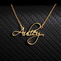 Collar de diseñador Joyería de lujo Joias Nombre Cutom para ella Joyería de moda Colgante de acero inoxidable Oro