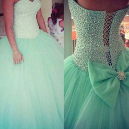 Ny Romatic Mint Turkos Quinceanera Klänningar Sweetheart Crystal Beads Bodice Long Tulle Formell Ball Gown Corset Tillbaka Prom Lökar med Bow