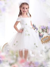 -Blumenmädchenkleider Kleider weg von der Schulter Weißer Tüll Olivgrün Handgemachte Blumen Knielangen Kinder Kleid für Hochzeiten Party Vintage Style