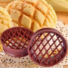 pineapple cake Canada - Baking & Pastry Tools 1Pc Lattice Press Pineapple Bun Mold Plastic Bread Cake Mould Biscuit Stamp Moulds Kitchen
