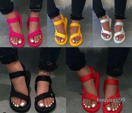 Donne all'ingrosso Sandals estivo Gladiatore Piatta piatta piatta piattaforma piatta da spiaggia Bohemia Candy Colore Solido Colore Hot Selling Fashion 2021