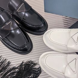 Moda triângulo letras etiqueta sandálias mocassins sapatos fechados top chinelos Casual de alta qualidade mulheres luxo luxo couro genuíno grosso designer tamanho 35-40 com caixa