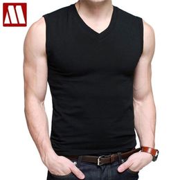 Мужские хлопковые футболки V-образным вырезом с коротким рукавом летняя мода мужской мышечный танк рубашки Top Tees Европейский стиль Slim Fit 210329