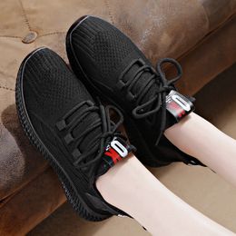 2023 Super Light Breathable Running Shoes Men Womens Sports Knit Black White Pink Grey Casual Couples Sneakers SIZE 35-41 WY01-F8801