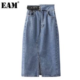 [EAM] High Waist Blue Denim Slit Belt Long Asymmetrical Half-body Skirt Women Fashion Spring Autumn 1DD7449 210512